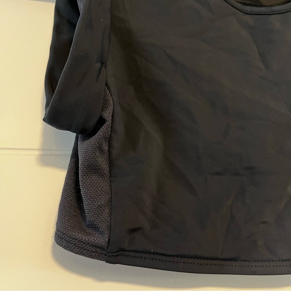 Beth Richards | Crop Top/ Bikini Top - Picture 5 of 14